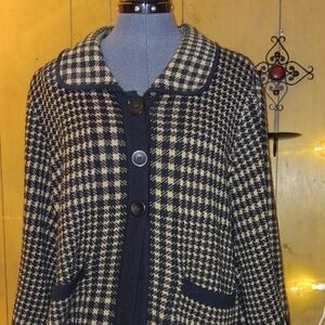 Black & Cream Houndstooth Button-Front Cardigan